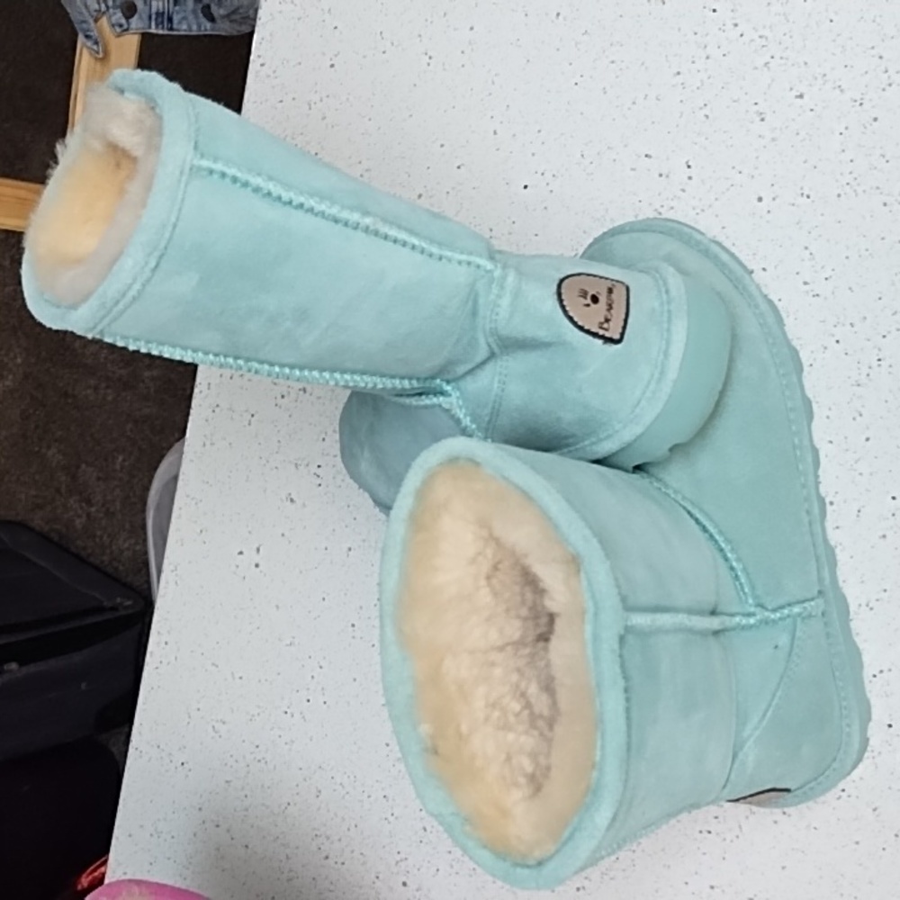 Bearpaw woman's boots